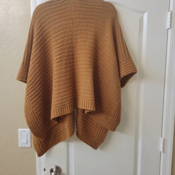 Butterscotch ponco/ throw over - Picture 3 of 3